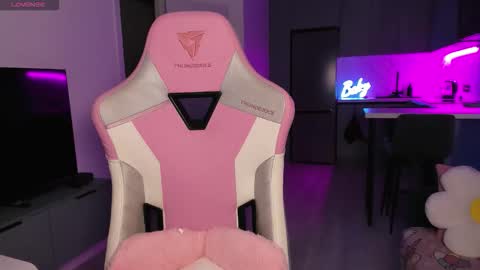 Emi online show from September 28, 2025, 4:01 pm