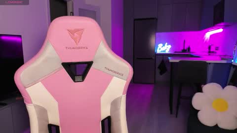 Emi online show from September 30, 2025, 6:02 pm