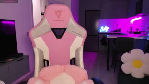 Emi online show from October 3, 2025, 4:04 pm