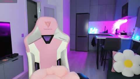 Emi online show from October 5, 2025, 4:05 pm