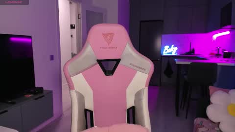 Emi online show from October 14, 2025, 4:08 pm