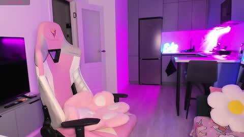 Emi online show from November 2, 2025, 3:58 pm