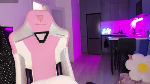 Emi online show from January 7, 2026, 6:10 pm