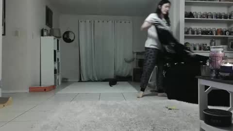 Snapshot of wrenleigh chatting on January 15, 2025, 5:19 am Crystal Lake online show from January 15, 2025, 5:19 am