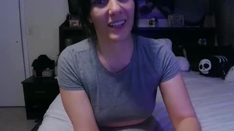 Snapshot of wrenleigh chatting on April 24, 2026, 5:43 am Crystal Lake online show from April 24, 2026, 5:43 am