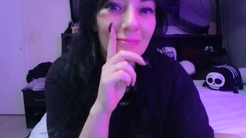 Snapshot of wrenleigh chatting on May 5, 2026, 5:26 am Crystal Lake online show from May 5, 2026, 5:26 am