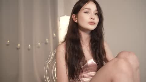 Sienna online show from November 28, 2025, 1:58 pm