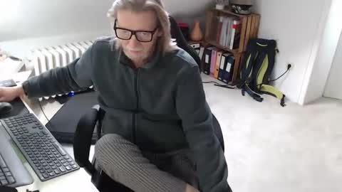 WyattEarp64 online show from December 1, 2025, 9:36 am