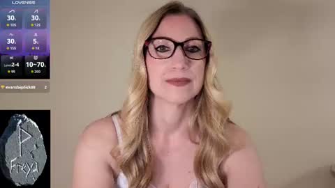 Snapshot of wynfreya chatting on June 27, 2026, 10:26 pm Wyn online show from June 27, 2026, 10:26 pm