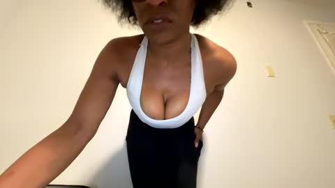 Snapshot of wynterheat chatting on January 17, 2025, 8:02 am Wynter Heat online show from January 17, 2025, 8:02 am