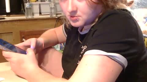 Snapshot of x2kayx2 chatting on February 4, 2026, 1:11 am x2kayx2 online show from February 4, 2026, 1:11 am