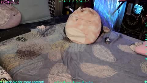 Snapshot of xaevynne chatting on February 18, 2025, 9:54 am Xaevynne Sometimes Milla Milla The Cute as a Buttom Brunette online show from February 18, 2025, 9:54 am