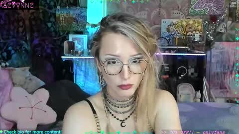 Snapshot of xaevynne chatting on November 29, 2025, 4:59 am Xaevynne Sometimes Milla Milla The Cute as a Buttom Brunette online show from November 29, 2025, 4:59 am