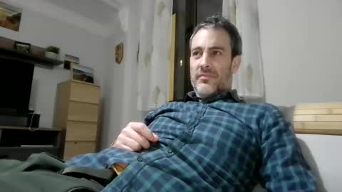 xalegarmax online show from December 4, 2025, 9:34 pm