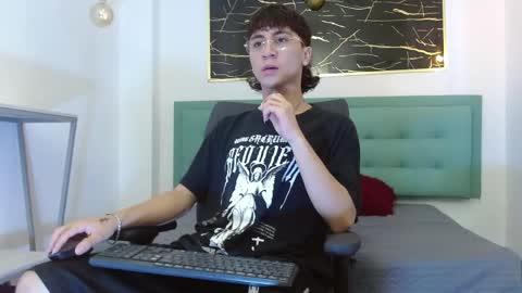 xandergrey8 online show from April 17, 2026, 12:41 pm