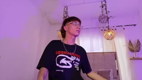 Snapshot of xanderr_grey chatting on July 17, 2026, 8:24 pm XANDER online show from July 17, 2026, 8:24 pm