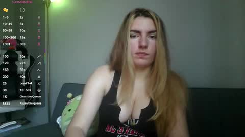 Snapshot of xcharlottexeuphoriax chatting on October 17, 2025, 8:33 pm  charlotte euphoria  online show from October 17, 2025, 8:33 pm