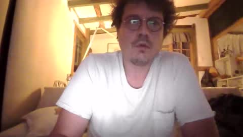 Snapshot of xcienfue chatting on April 8, 2026, 7:30 am Peter online show from April 8, 2026, 7:30 am