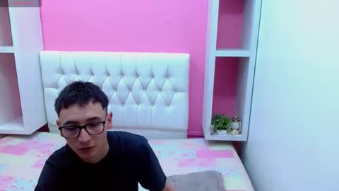 xcoupleplayxx online show from April 22, 2026, 3:20 am
