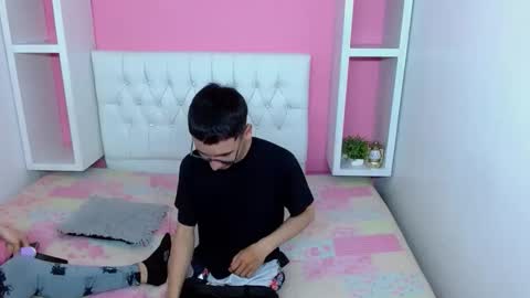 xcoupleplayxx online show from April 25, 2026, 3:20 am
