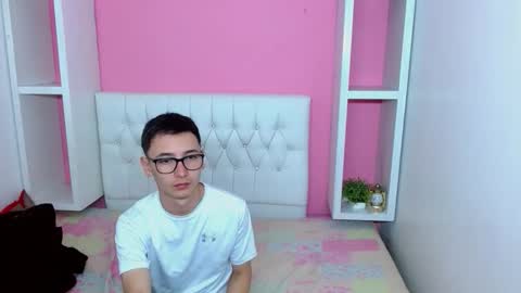xcoupleplayxx online show from April 26, 2026, 3:15 am