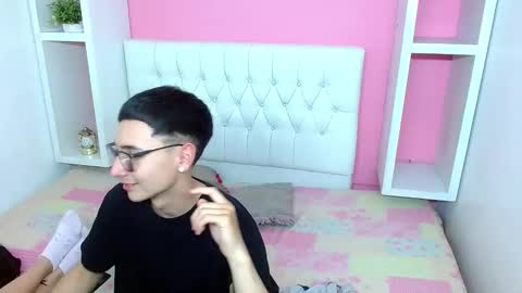 xcoupleplayxx online show from April 29, 2026, 3:21 am