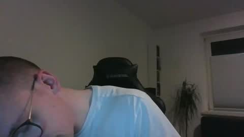 xhenno online show from March 29, 2026, 8:09 pm