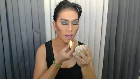 GWEN THOMPSON .......   online show from December 21, 2024, 4:19 am