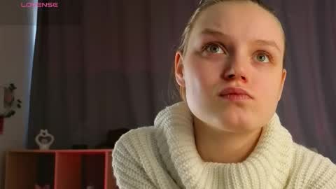 Snapshot of xiaobrunscheen chatting on February 5, 2026, 4:06 am Luna and Lina online show from February 5, 2026, 4:06 am