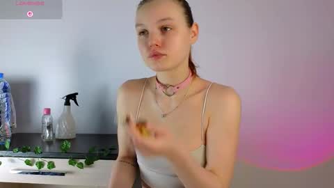 Snapshot of xiaobrunscheen chatting on February 6, 2026, 4:06 am Luna and Lina online show from February 6, 2026, 4:06 am