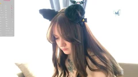 Luna and Lina online show from April 6, 2026, 4:10 am