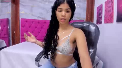 Ximena Ruiz  online show from June 4, 2026, 12:55 pm