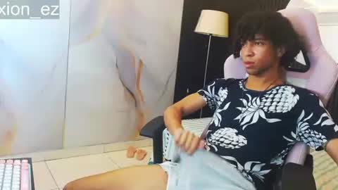 Snapshot of xion_ez chatting on June 12, 2026, 9:35 pm xion_ez online show from June 12, 2026, 9:35 pm
