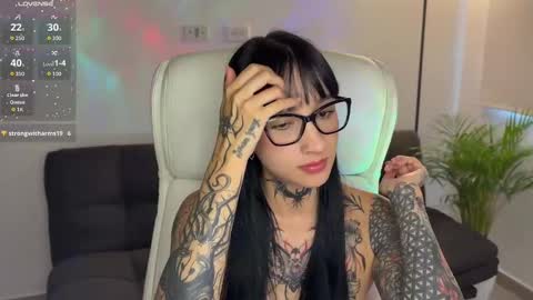 xisisxx online show from October 17, 2025, 9:39 pm