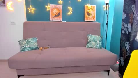 Chloe online show from February 23, 2025, 9:33 am