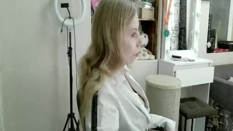 Snapshot of xmilagrosxs chatting on April 28, 2026, 9:25 am xMilagrosxs online show from April 28, 2026, 9:25 am
