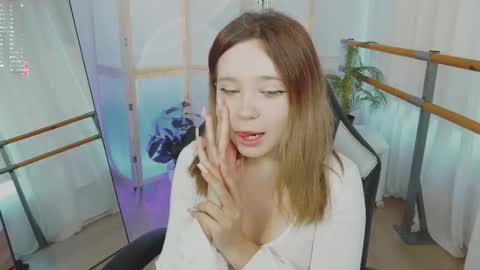 Milana online show from September 26, 2025, 7:12 am