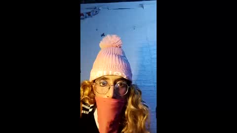 xoomia3 online show from March 17, 2026, 5:44 am