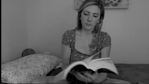 xpbunni online show from September 9, 2025, 4:17 pm