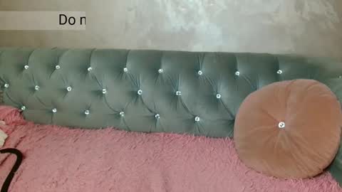 xqueencarox online show from September 23, 2025, 11:41 pm