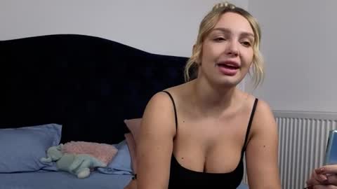 AnnaMaee online show from November 10, 2025, 10:09 pm