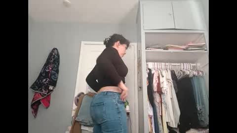 Snapshot of xsillymillyx chatting on October 7, 2025, 11:13 pm Mille online show from October 7, 2025, 11:13 pm