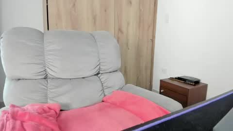 Hellen Sofia instagram hellen5546 online show from May 10, 2026, 8:25 pm