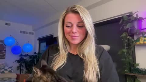 xstellabeex online show from January 10, 2025, 10:46 pm