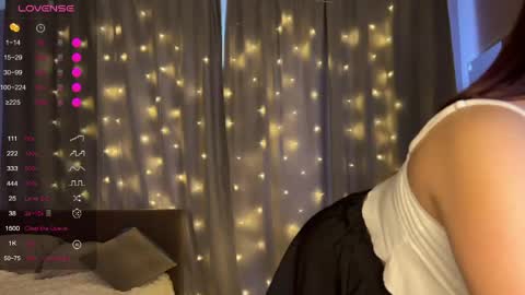 Milana online show from May 20, 2026, 4:07 am