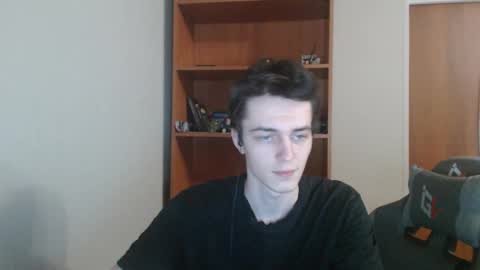 traqqq online show from October 25, 2025, 8:03 pm