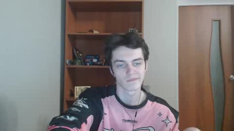 traqqq online show from November 25, 2025, 8:31 pm