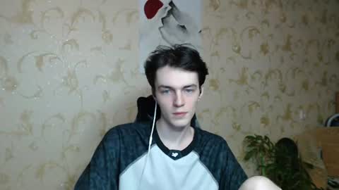 traqqq online show from June 20, 2026, 8:33 pm