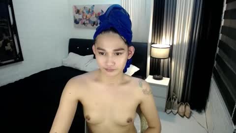 Snapshot of xtspetitehugecock chatting on December 22, 2025, 10:34 am xtspetitehugecock online show from December 22, 2025, 10:34 am