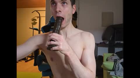 Snapshot of xufffix chatting on October 7, 2025, 11:57 pm N online show from October 7, 2025, 11:57 pm